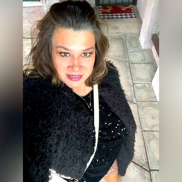 Meet your Posher, Cindy - Picture 2 of 12